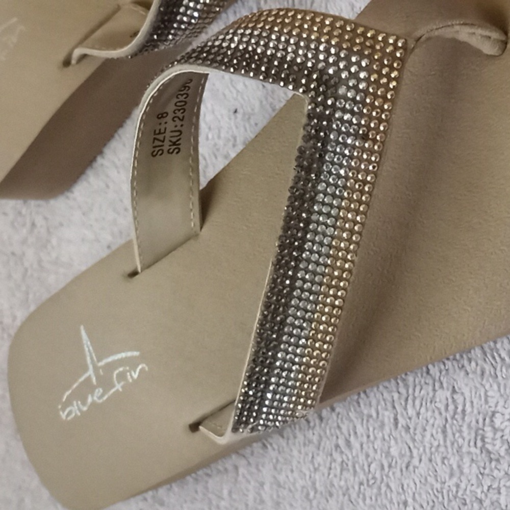 NWOT Blue Fin Wedge Thong Sandals - Picture 2 of 11
